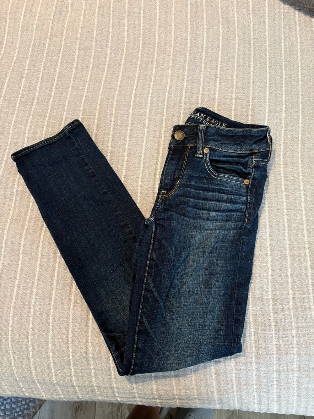 American Eagle Outfitters EUC Women's Dark Blue Mid-Rise Straight Jeans